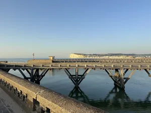 Brücke am Hafen