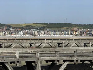 Holzkonstruktion am Hafen