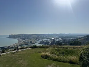 Panorama über Küste und Meer