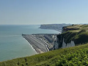 Panorama über Küste und Meer